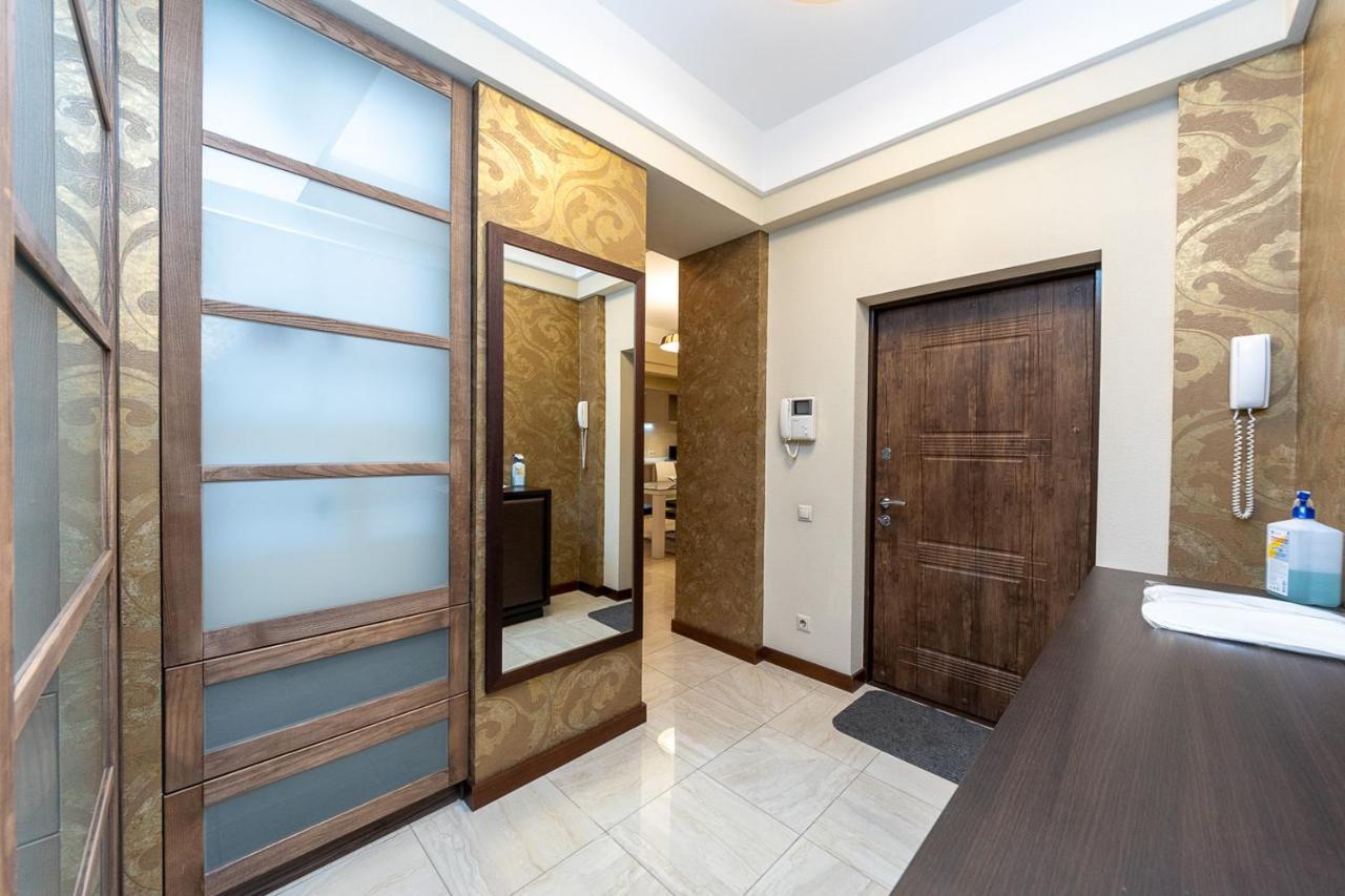 Apartments On Besarabka Kyiv Exterior photo