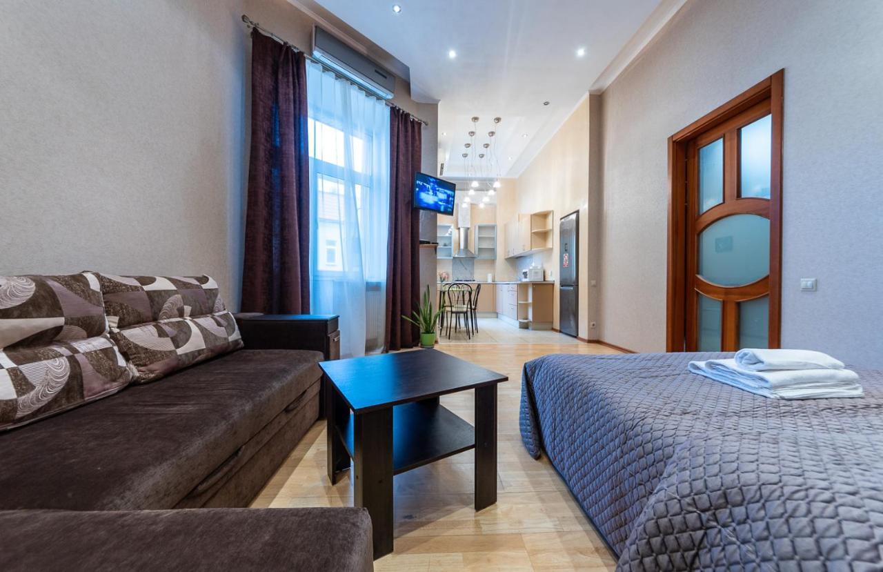 Apartments On Besarabka Kyiv Exterior photo