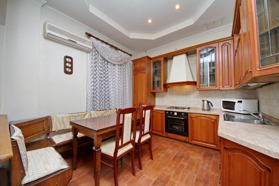 Apartments On Besarabka Kyiv Exterior photo