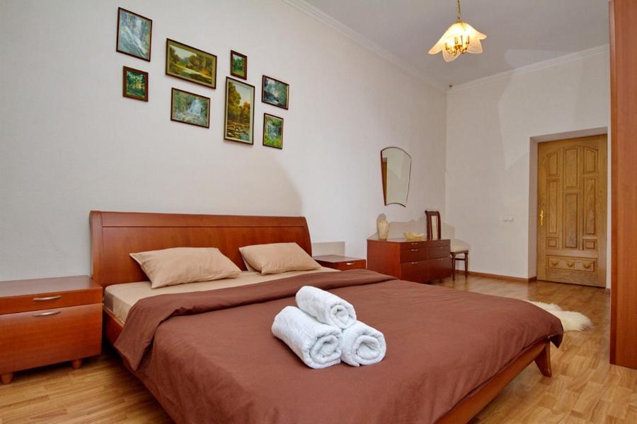 Apartments On Besarabka Kyiv Exterior photo