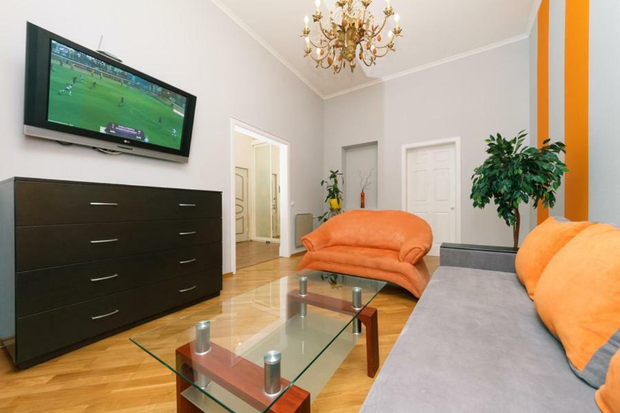 Apartments On Besarabka Kyiv Exterior photo