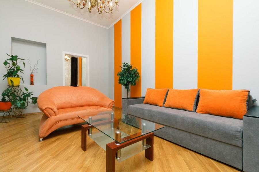 Apartments On Besarabka Kyiv Exterior photo